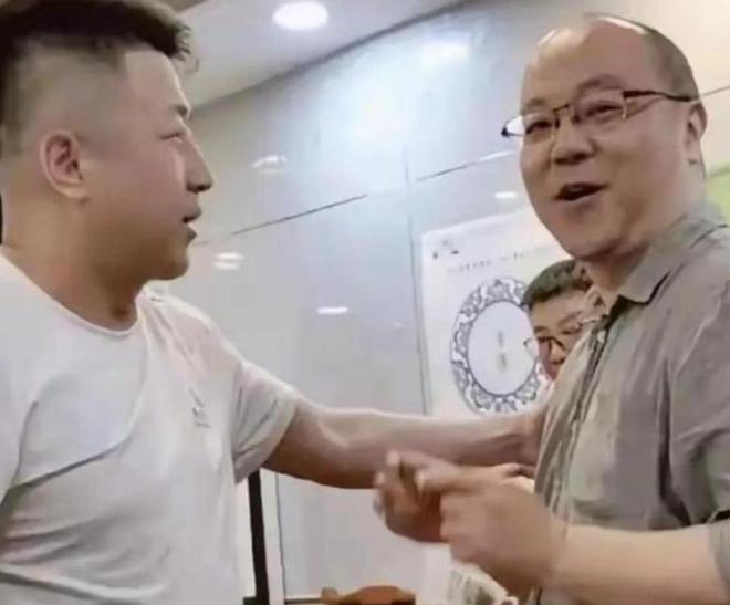 厄瓜多尔主帅:19场不败赋予我们信心,但明天一切将从零开始
